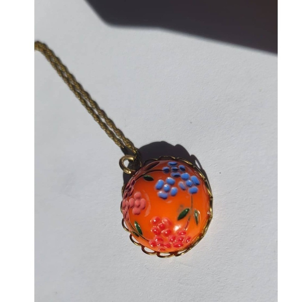 Vintage Art Glass Orange Floral Round Pendant Necklace Vintage Brass Chain - Picture 2 of 8